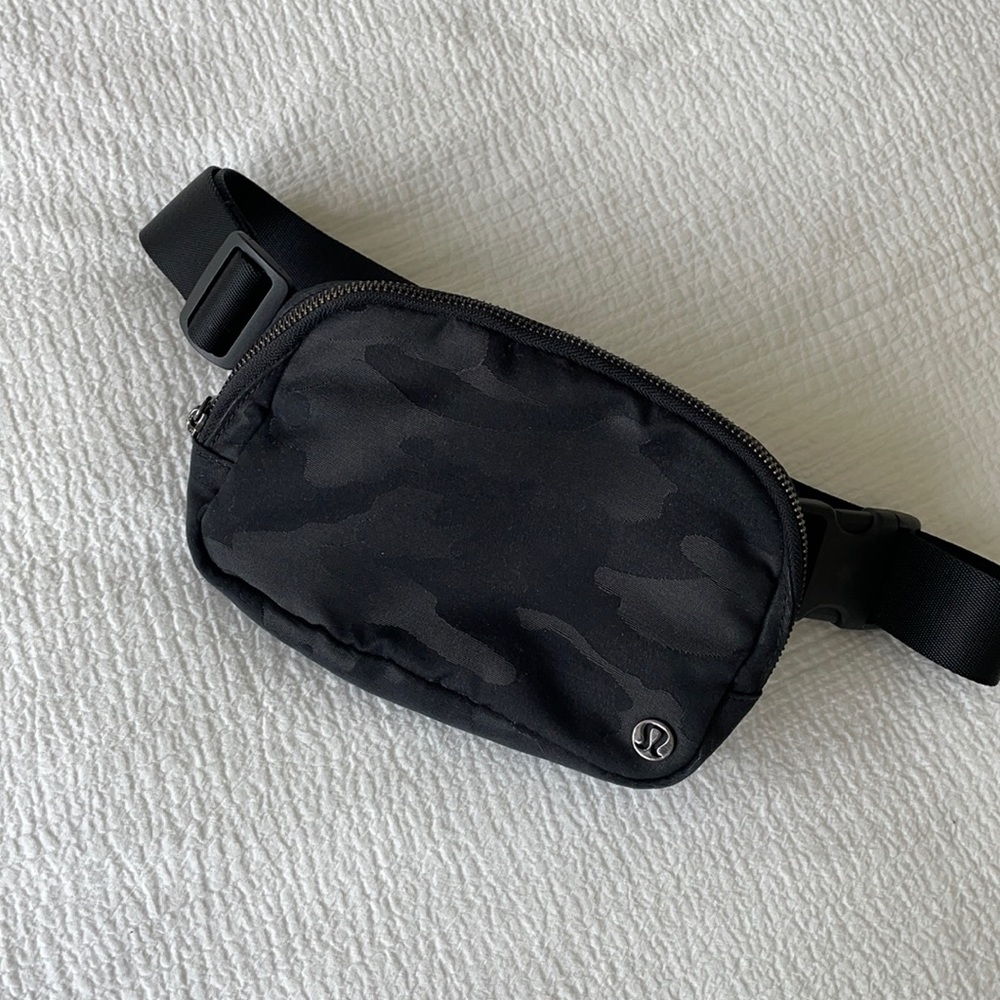 LULULEMON Everywhere Belt Bag